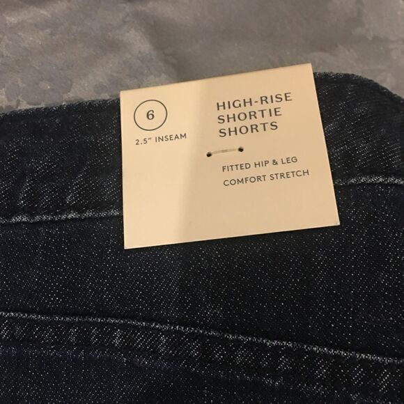 Universal Thread size 6 high rise raw hem jean shorts blue - Picture 3 of 3